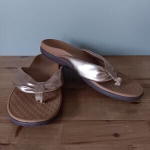 Vionic Melo Champagne Metallic Syn Leather Toe Post Sandals Women's Size 10